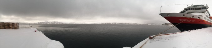 Trotz Polarnacht ein Hauch von Licht in Finnsnes, Copyright: insidenorway